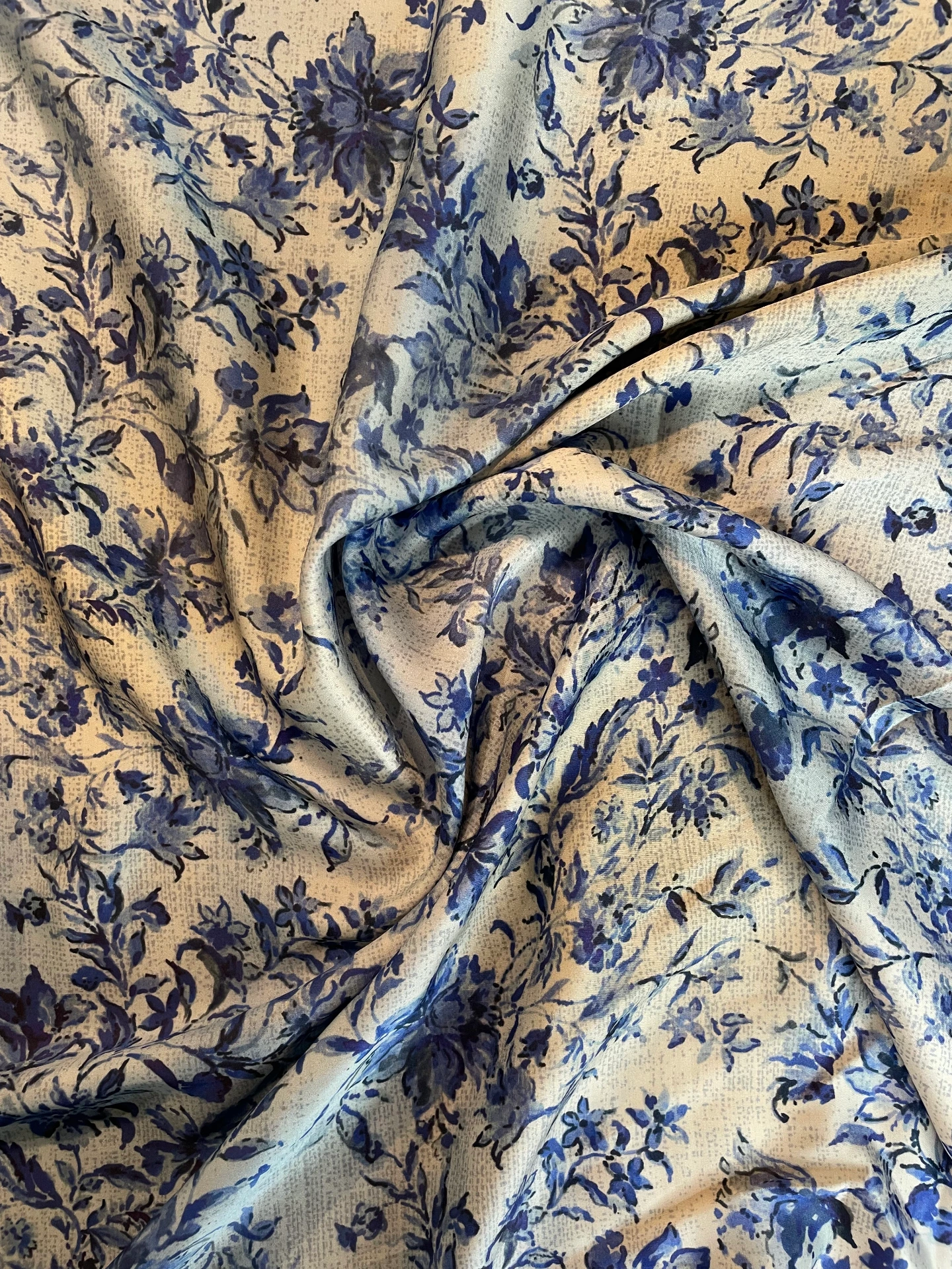 Viscose à fleurs bleues