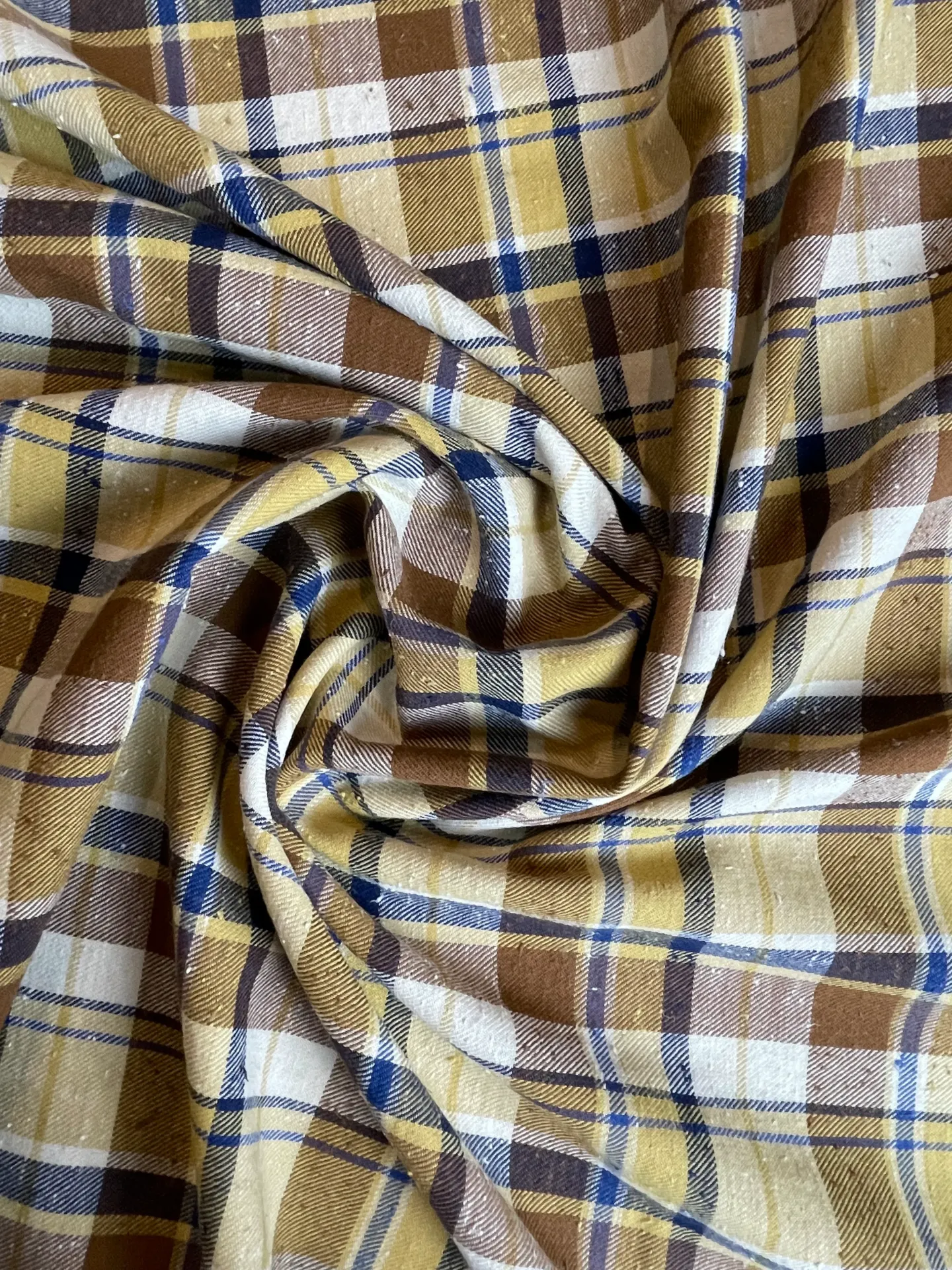 Tartan jaune, brun et bleu marine