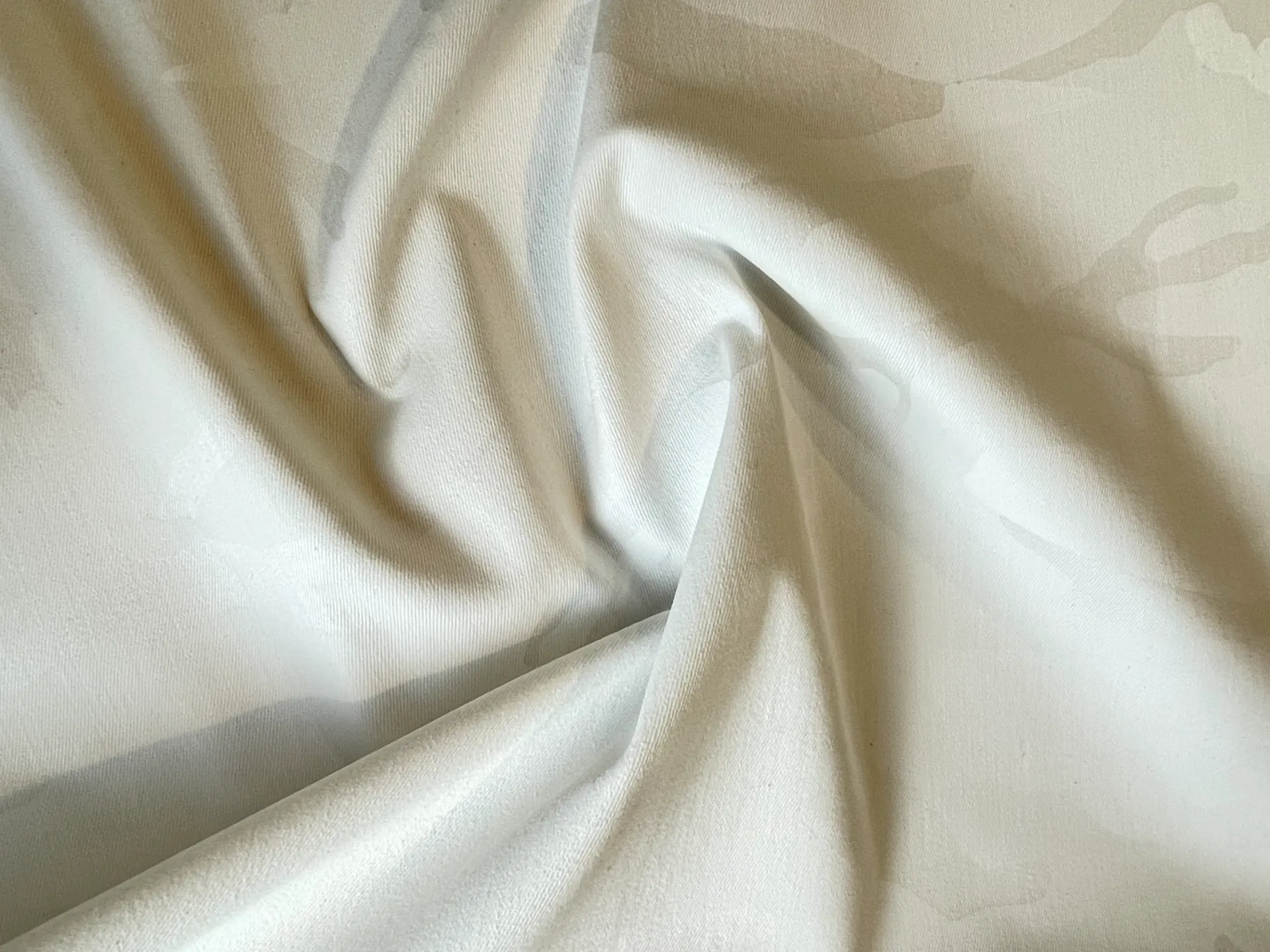 Jean à motifs blanc sur blanc