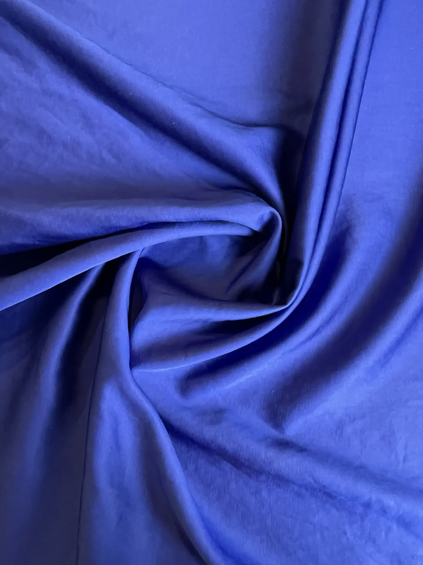 Tissu fluide bleu roi