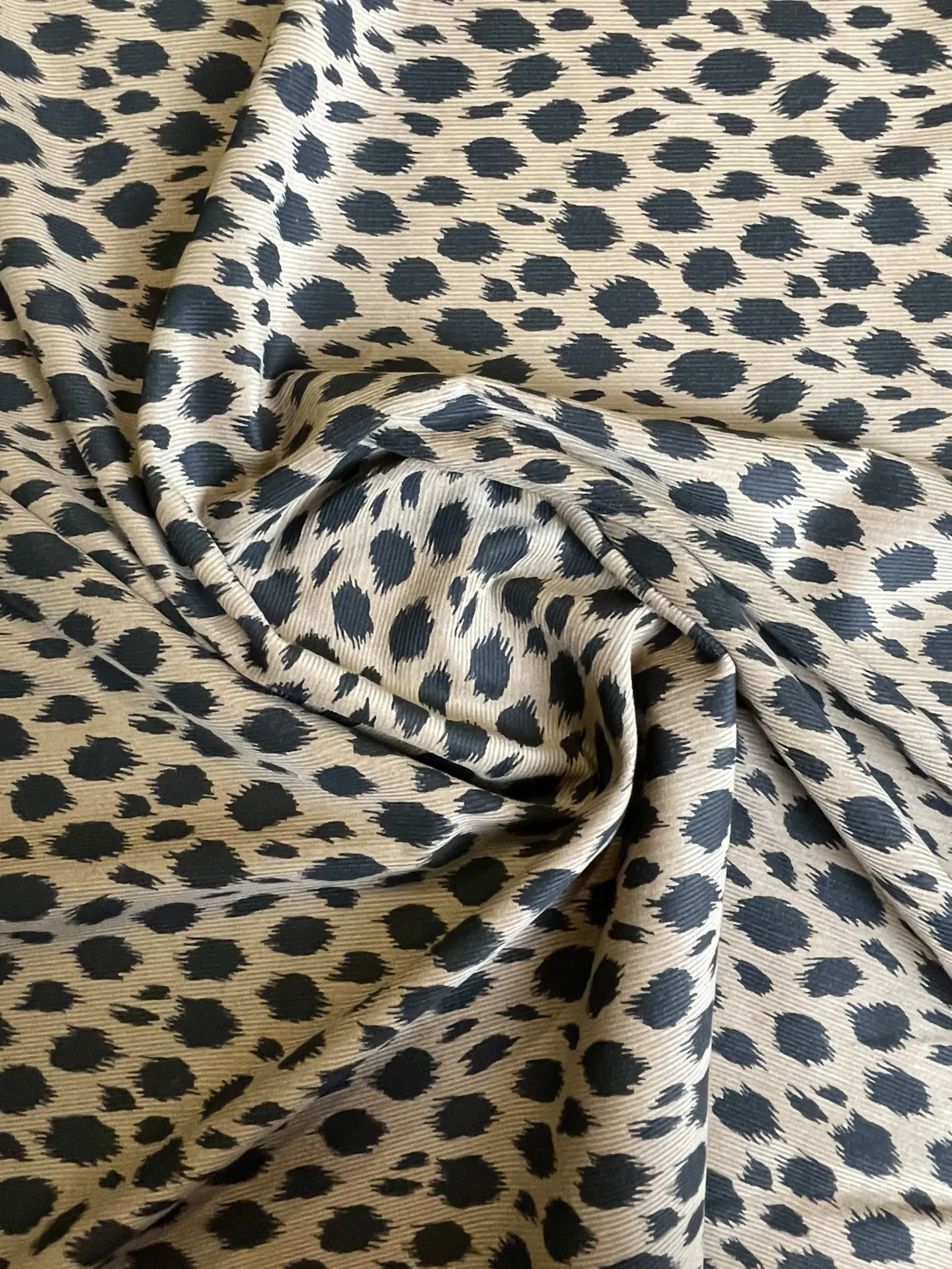 Velours côtelé à motif animalier