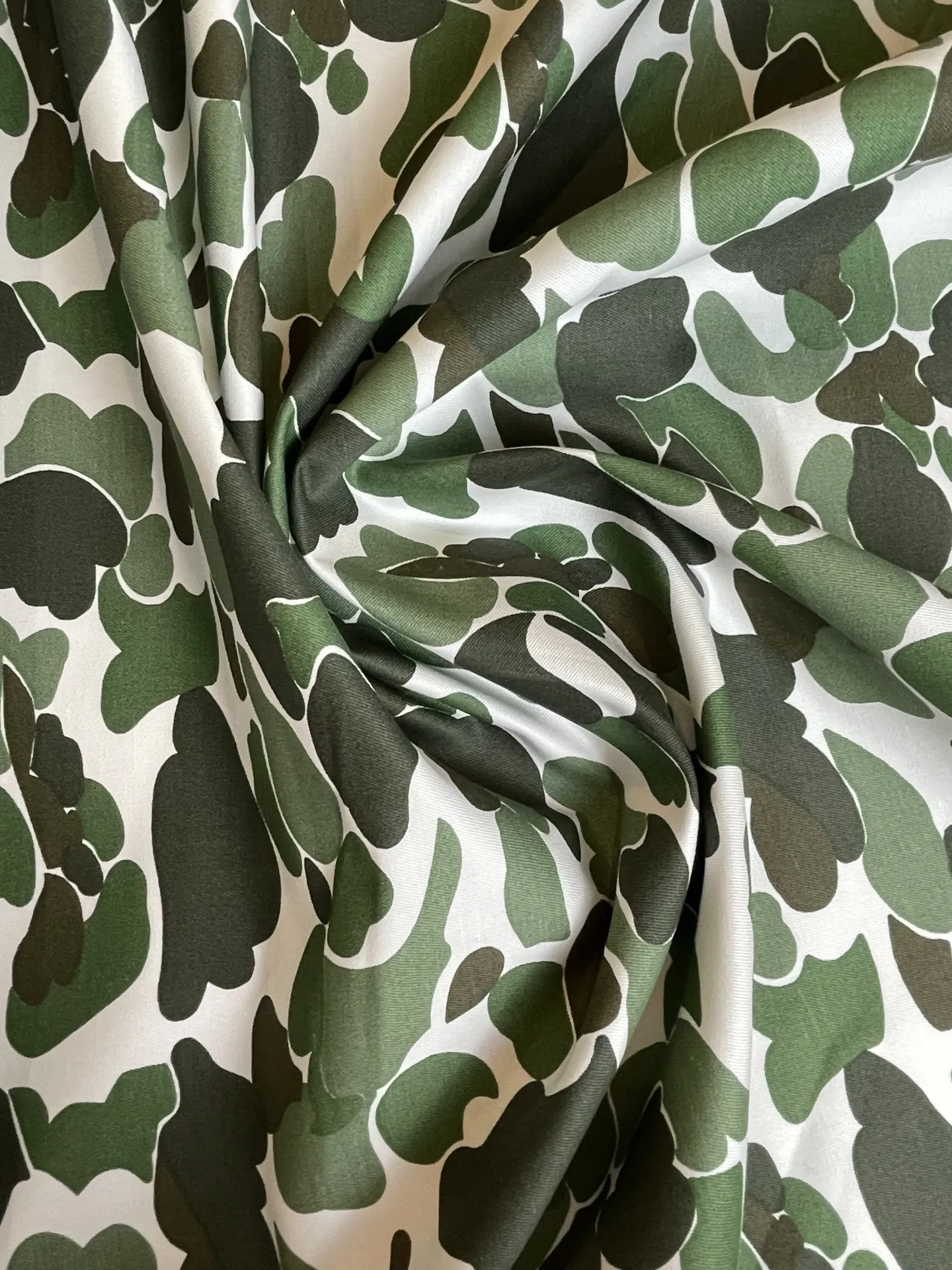 Jean motif militaire blanc et kaki
