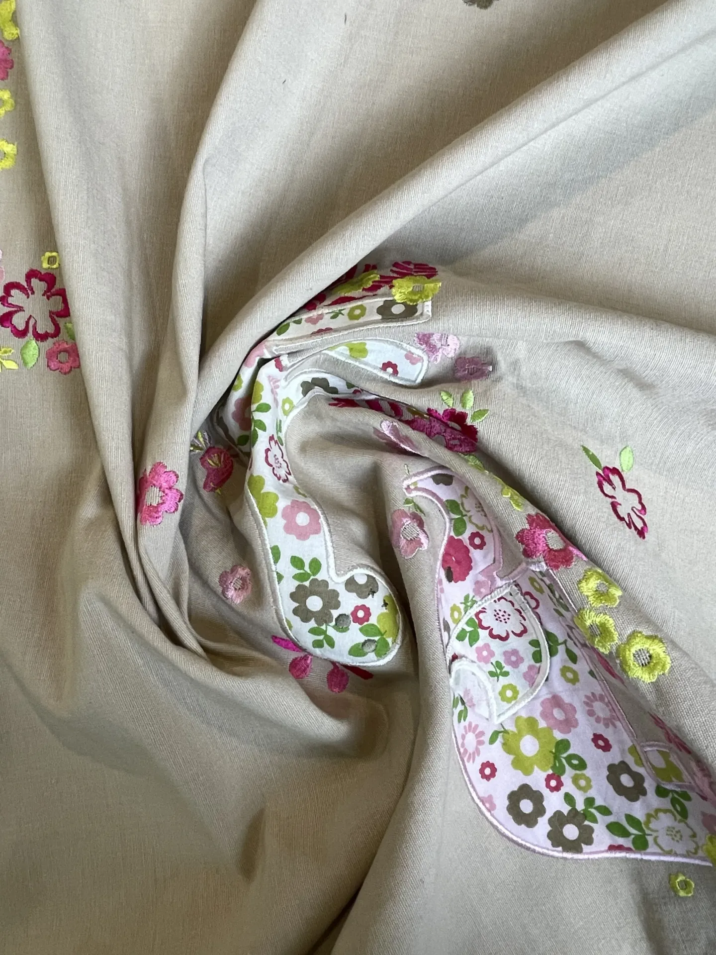 Broderies éléphant et girafe