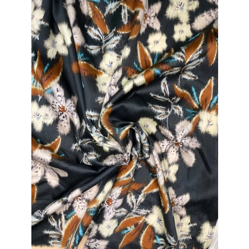 Viscose à fleurs fond noir